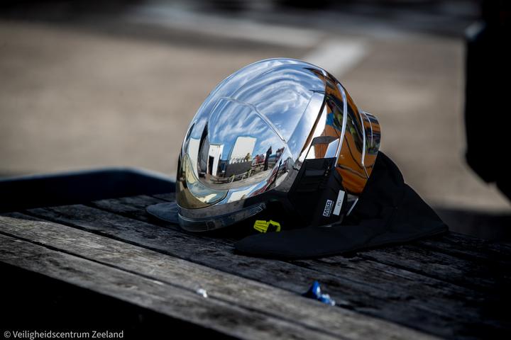Glimmende brandweerhelm