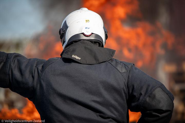 Instructeur bij een oefenbrand