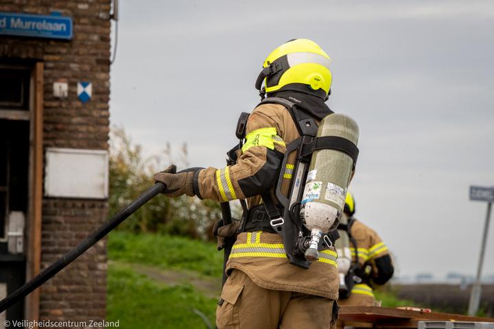 Brandweerman met straalpijp